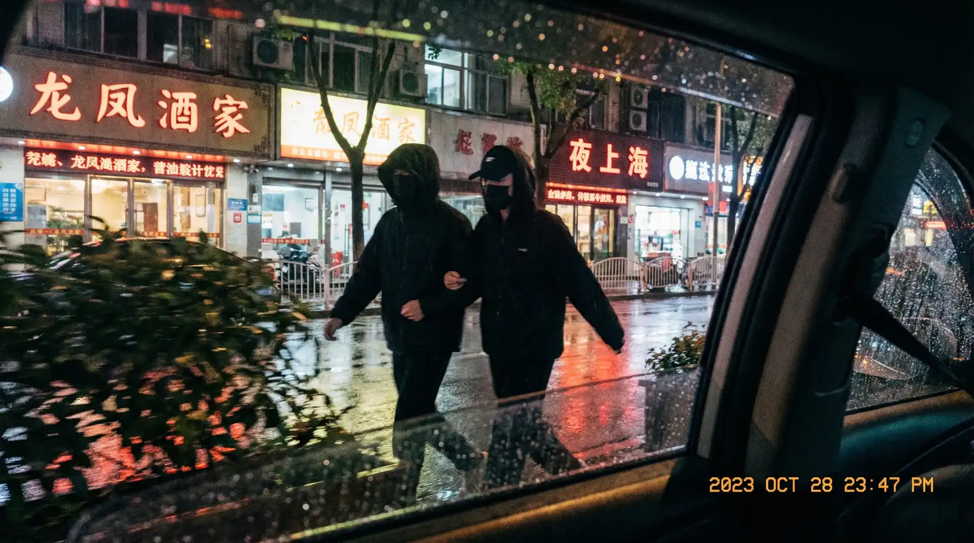 関西援交 - 顶流明星深夜密会现场抓拍照片